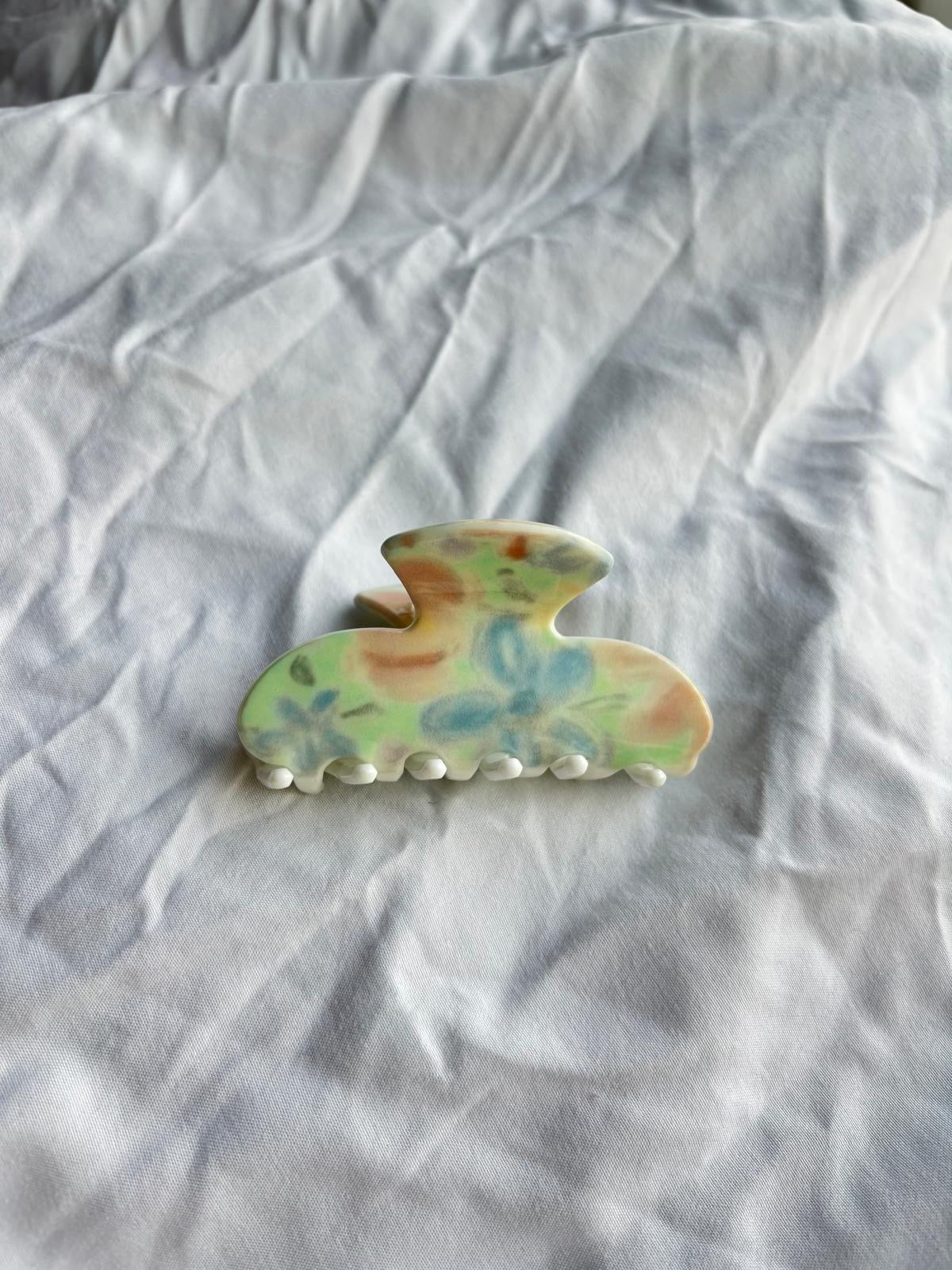 Pastel petal clip
