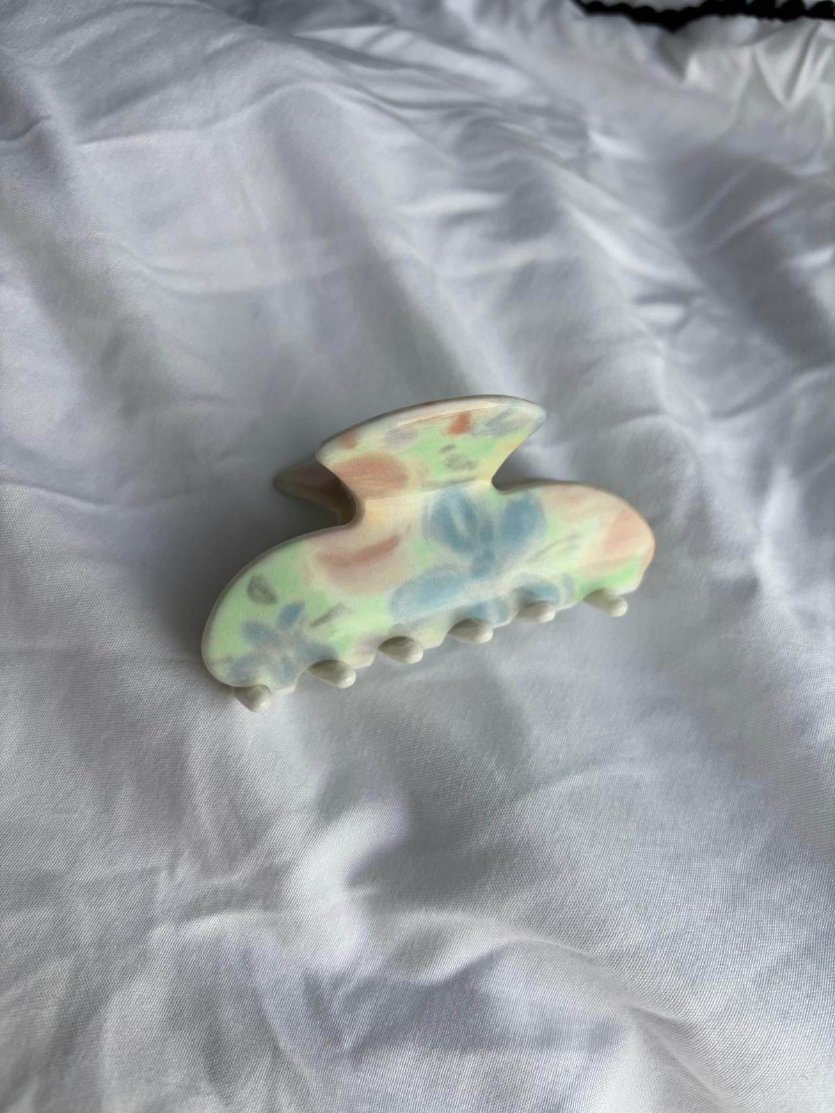 Pastel petal clip
