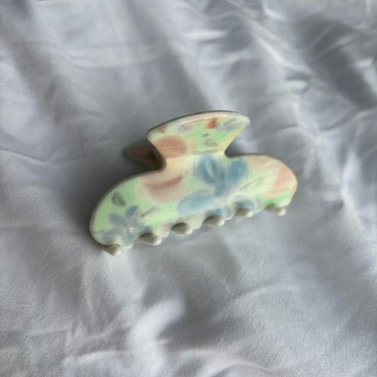 Pastel petal clip
