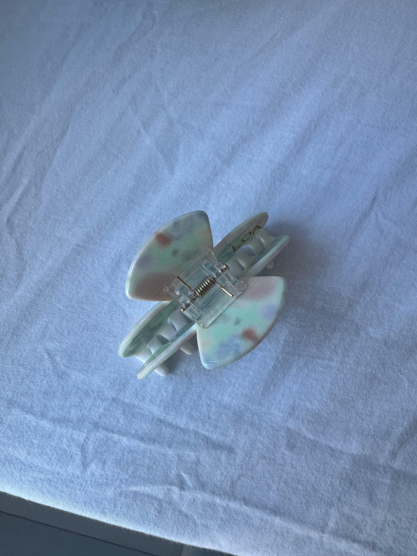 Pastel petal clip